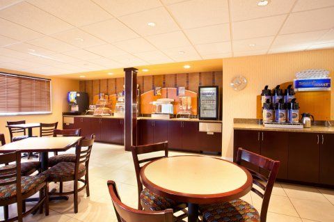 Quality & St Charles -west Chicago 2* Saint Charles