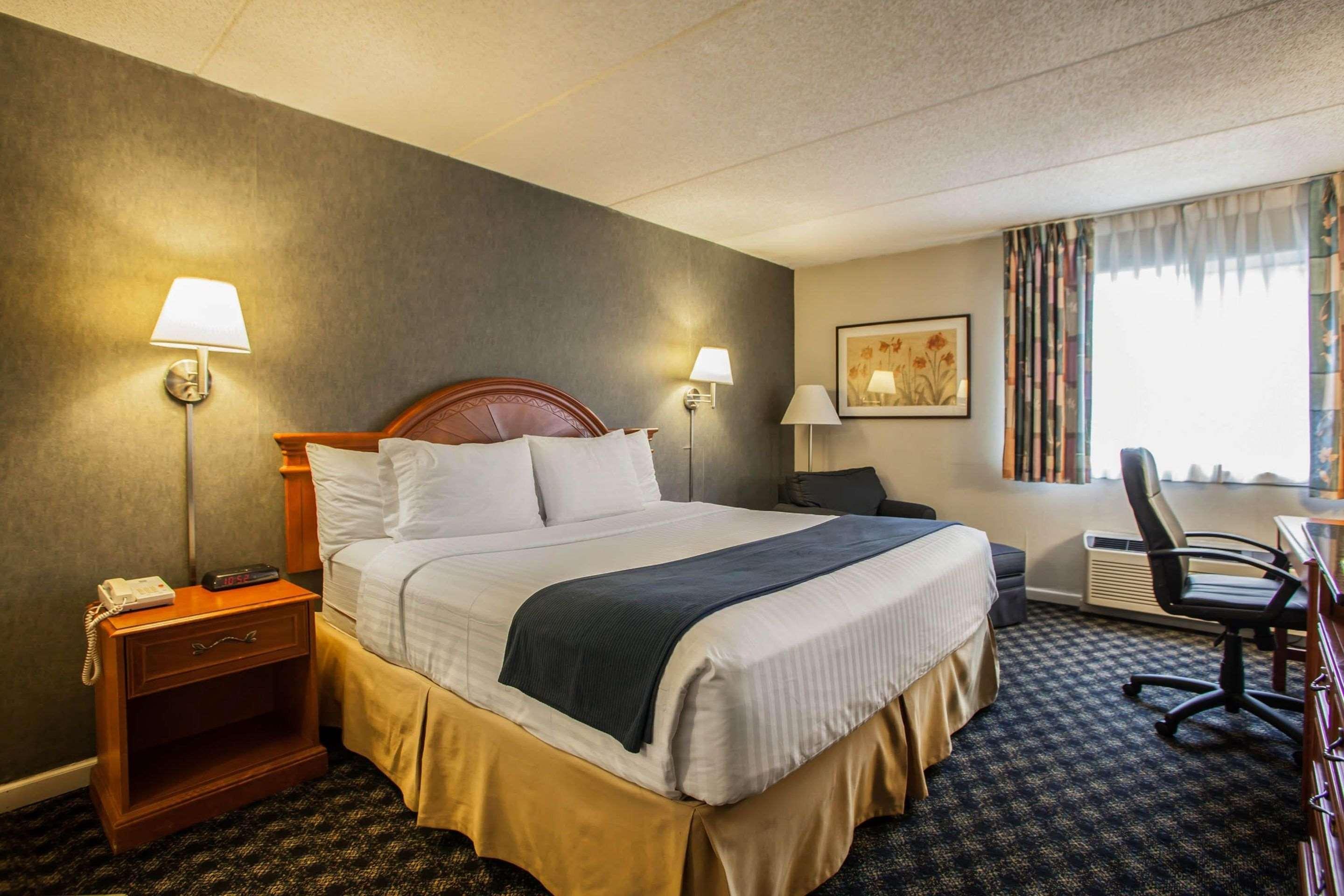 Hotel Quality & St Charles -west Chicago 2*