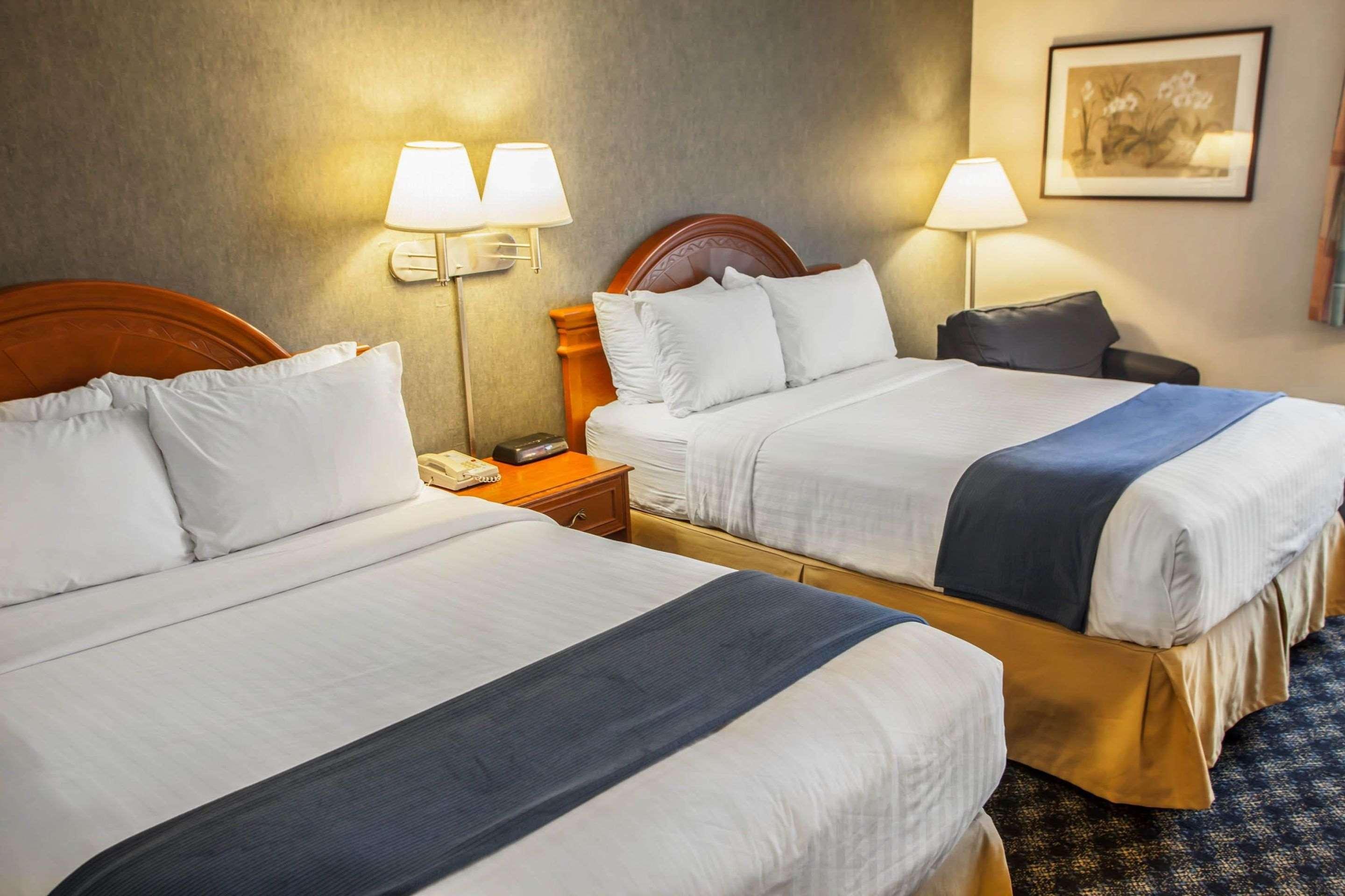 Quality & St Charles -west Chicago Hotel