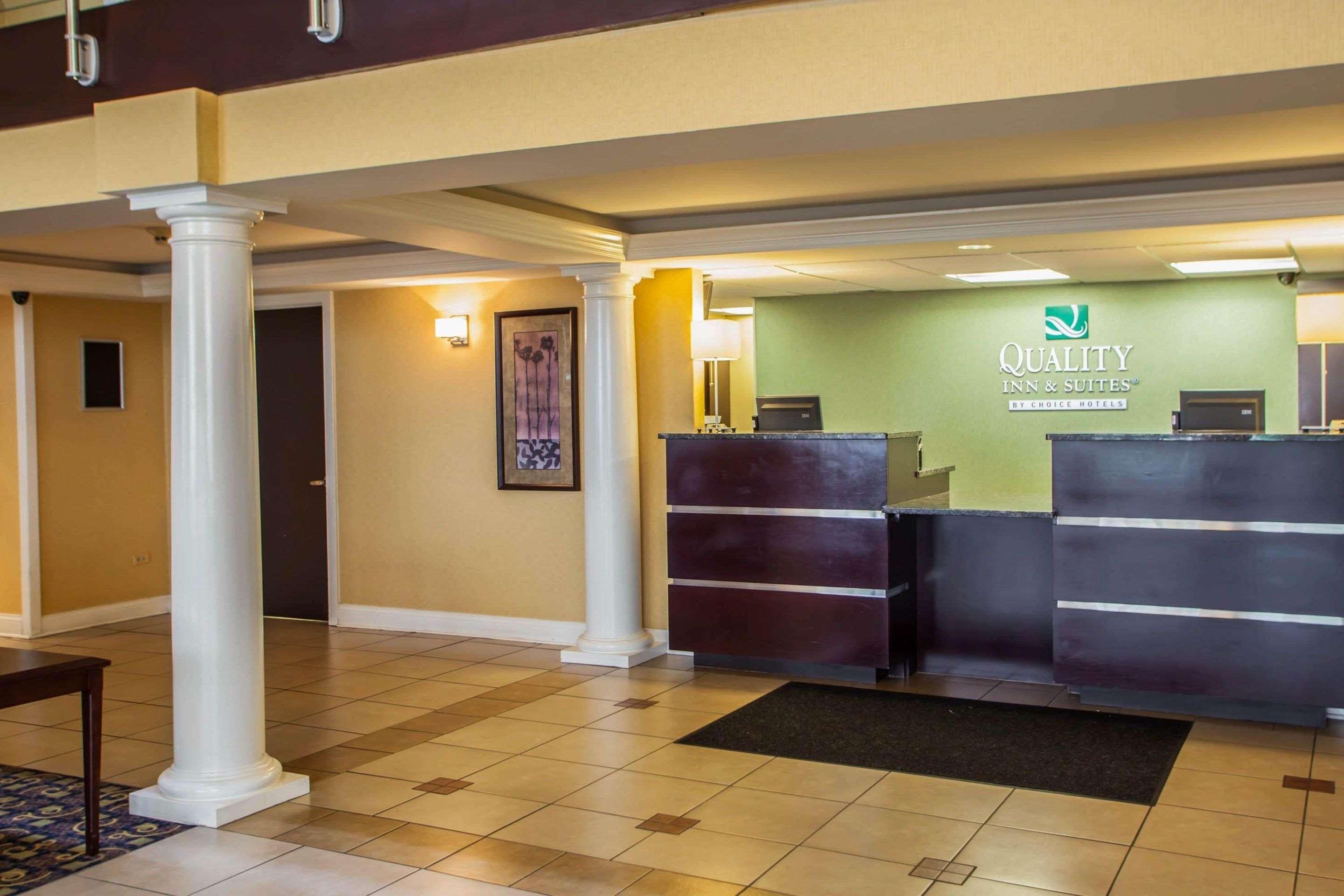 Hotel Quality & St Charles -west Chicago 2*