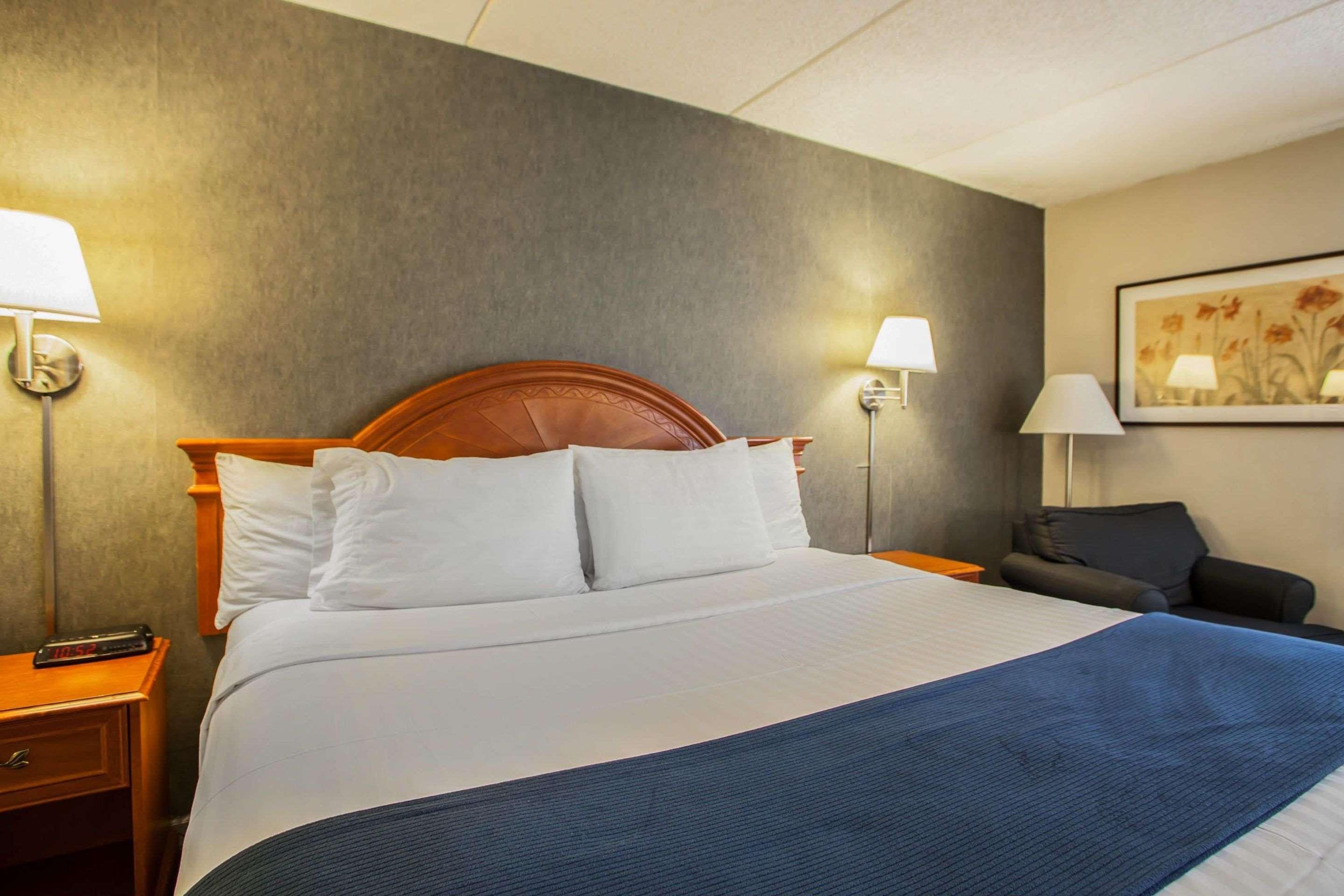 Hotel Quality & St Charles -west Chicago