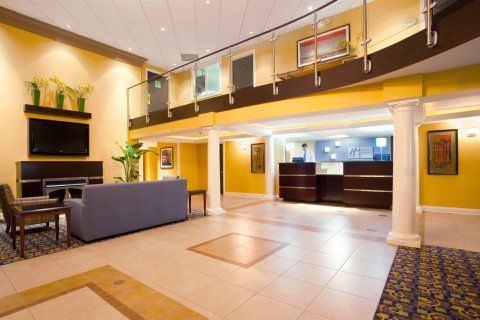 Quality & St Charles -west Chicago Hotel Saint Charles