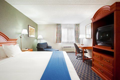 Quality & St Charles -west Chicago Hotel
