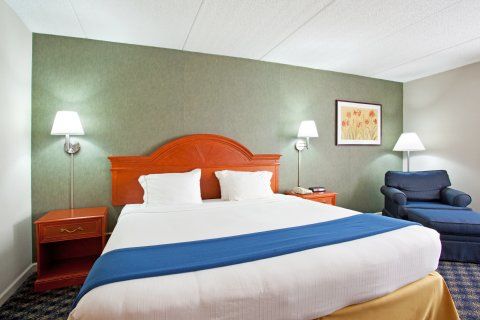 Hotel Quality & St Charles -west Chicago 2*